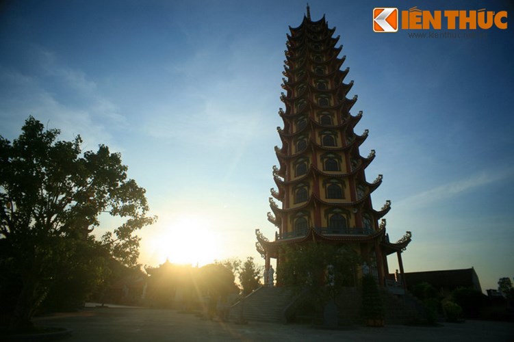 Với chiều cao như vậy, đây là tòa tháp Phật giáo cao nhất nhì Việt Nam thời điểm hiện tại. 