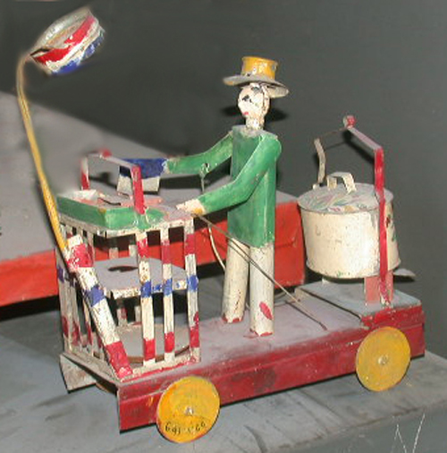 Đồ chơi hình gánh phở rong tại Bảo tàng Con người Paris