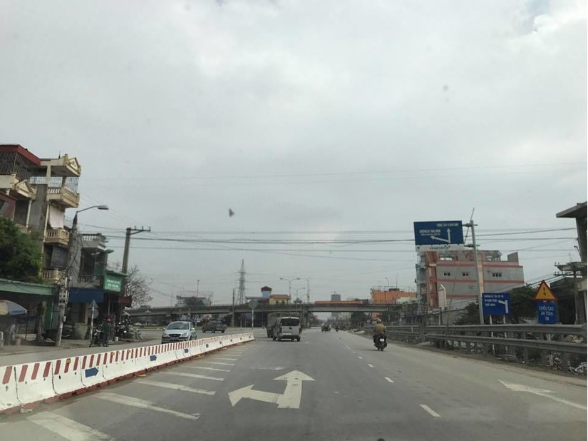 Tại điểm giao cắt đường 10, 21, 55, chọn đường đi thẳng vào thành phố Nam Định. FBNV