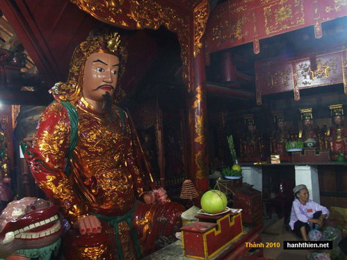 Quang cảnh thâm nghiêm trong chùa Thần Quang