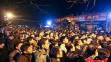 Hàng ngàn người trật tự xếp hàng thông đêm xin lộc ấn Đền Trần