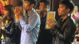Thanh niên xin ấn đền Trần trước ngày cưới vợ