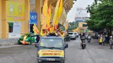 Ảnh: CĐV Nam Định xuống đường diễu hành trước trận Nam Định – HAGL