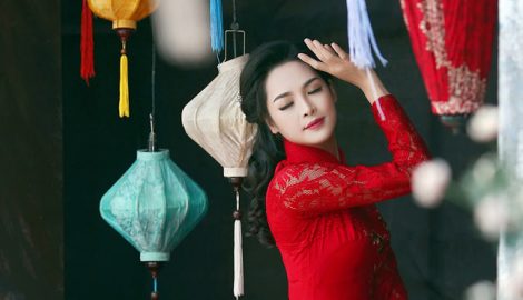 Nam Định: “Hot girl dao kéo” lúng liếng trong 6 tà áo dài rực rỡ