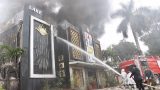 Cháy lớn tại quán karaoke, cột khói bốc cao hàng chục mét