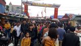 Ngàn người chen chân đi chợ Viềng sớm để cầu may