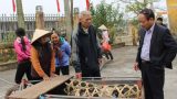 Nam Định: Tặng lợn giống cho hộ nghèo gây dựng lại sản xuất