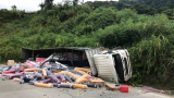 Tài xế lái xe tải Nam Định mất lái, hai người thương vong tại chỗ