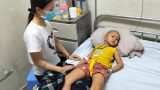 Nam Định: Bị ᴜ.ɴɢ ᴛʜ.ư ʜàɴʜ ʜạ, bé gái 5 tuổi vẫn nén đau lau nước mắt cho mẹ