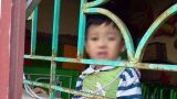 Bố trí giáo viên riêng trông bé trai bị buộc vào cửa sổ ở Nam Định