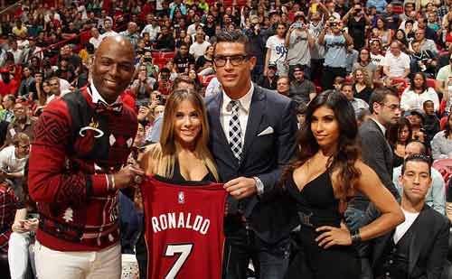 Ronaldo được Miami Heat giới thiệu chiếc áo đấu số 7 mang tên anh 