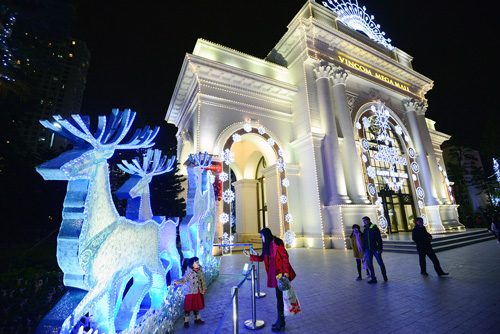 Cây thông Noel "khổng lồ" ở Royal City