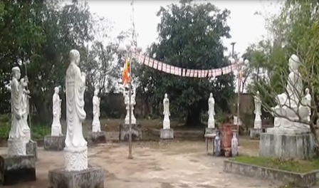 Vườn tượng nơi thờ 12 vị sư đã anh dũng hy sinh 