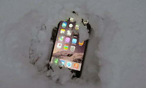 Hàng loạt iPhone tự động tắt nguồn do trời quá lạnh