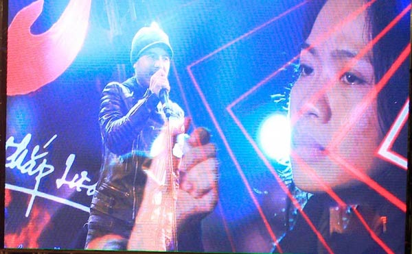 Lời chia tay chính thức của Trần Lập với người hâm mộ chính là đêm nhạc không thể nào quên mang tên Đôi bàn tay thắp lửa vào tháng 1.2016. 