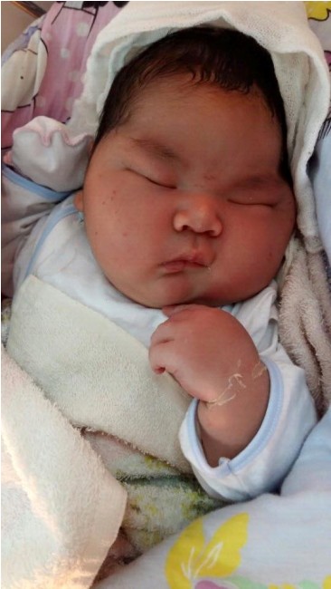Cháu Trần Tất Quang chào đời ở Bệnh viện Đa khoa Công an tỉnh Nam Định với cân nặng 6,1kg. 