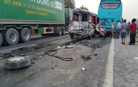 Nam Định: Ô tô gây tai nạn giao thông liên hoàn, 11 người đi cấp cứu