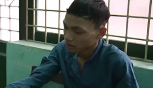Trần Minh Phúc bị bắt quả tang đang mang 2g ma túy - Ảnh: Văn Đông 