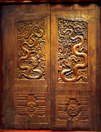 Bộ cánh cửa chùa Phổ Minh thời Trần thế kỷ XIII