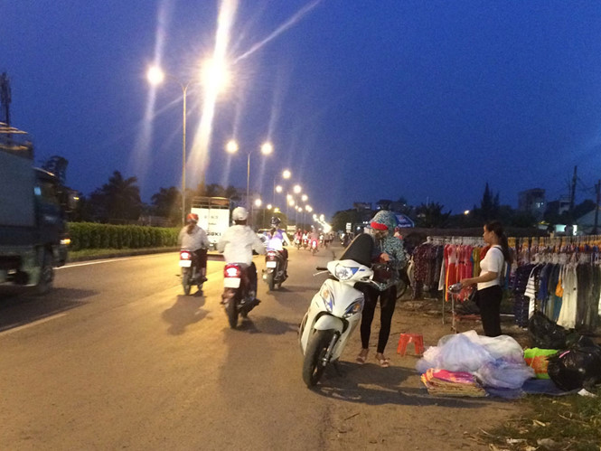 QL10 Nam Định: Chợ cóc đe dọa an toàn quốc lộ