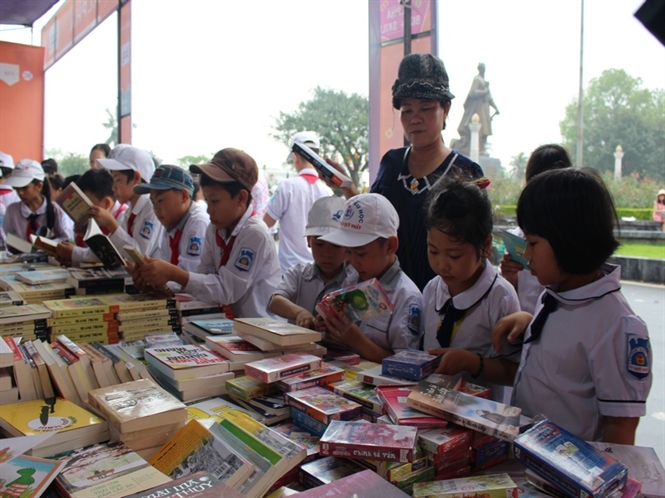 Nam Định xây dựng 12.662 tủ sách lớp học