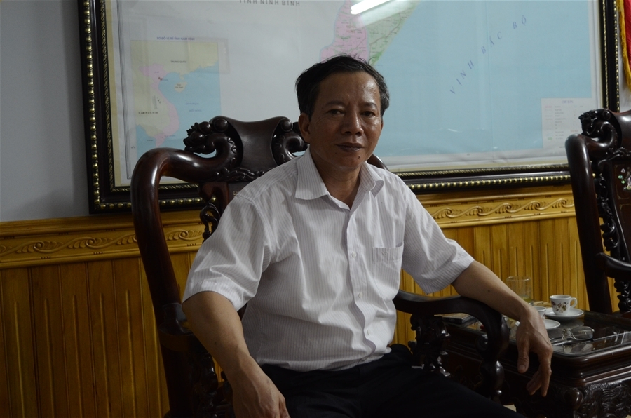 Ông Vũ Văn Rung, Giám đốc Sở Nội vụ tỉnh Nam Định, Thư ký Ủy ban Bầu cử tỉnh. 
