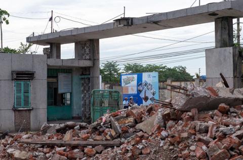 TS Phạm Sỹ Liêm nhấn mạnh đến những sai lầm của Hà Nội từng mắc phải để lưu ý việc phá dỡ nhà máy dệt Nam Định xây dựng đô thị. 
