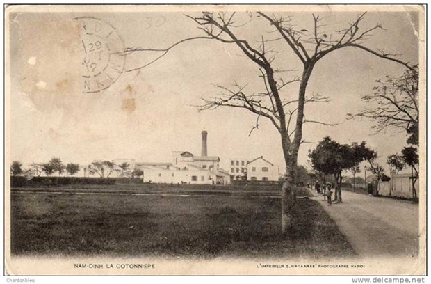 Nhà máy Dệt Nam Định trong bưu ảnh thời thuộc địa. 