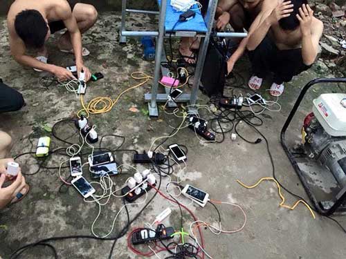 Chùm ảnh: Người dân Nam Định “khát điện” sau bão số 1