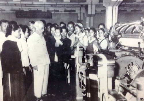 Nhà máy Dệt Nam Định được Bác Hồ đến thăm nhiều lần. Ảnh tư liệu 