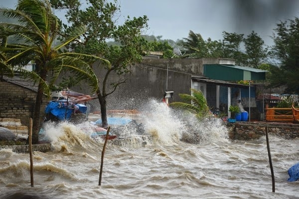 Tin bão khẩn cấp: Bão số 1 cách Nam Định 150km