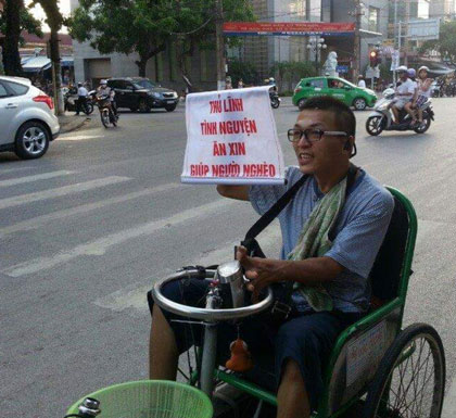 Hình ảnh "thủ lĩnh Tân Lỳ" ăn xin giúp người nghèo trở nên quen thuộc với người dân Nam Định vài năm nay. 
