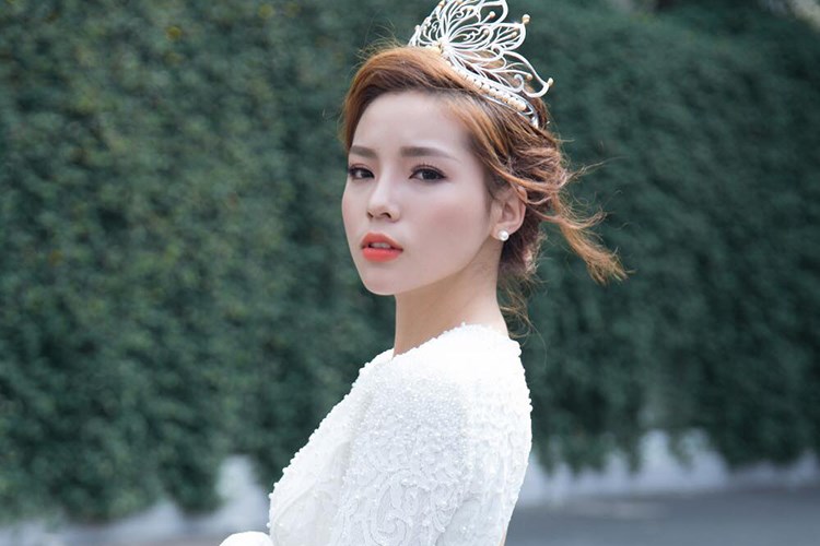 Sở dĩ một bộ phận fans quay lưng với Hoa hậu Việt Nam 2014 sau lùm xùm hút thuốc là vì cô một lần nữa phá vỡ sự tin tưởng của người hâm mộ vào lời hứa hẹn luôn nỗ lực hoàn thiện bản thân với cương vị hoa hậu.  