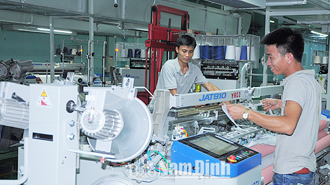 Trung tâm tư vấn và hỗ trợ đầu tư KCN phối hợp với Cty CP Dệt nhuộm Thiên Nam - Sunrise (KCN Bảo Minh) bố trí hợp lý dây chuyền sản xuất nhằm tăng năng suất lao động và nâng cao hiệu quả quản lý.