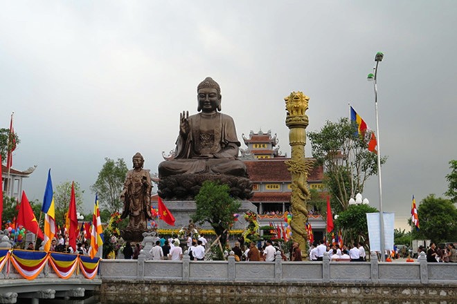 Tượng Phật Thích Ca Mâu Ni được đánh giá là tượng phật đồng lớn nhất Đông Nam Á hiện nay.