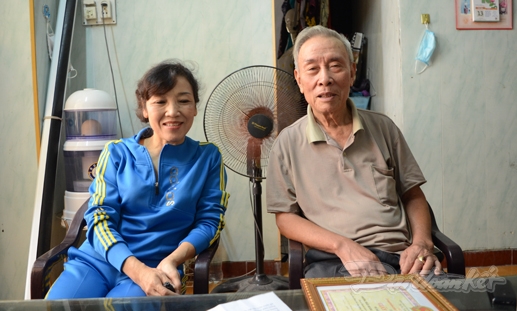Tổ trưởng tổ dân phố số 5 Nguyễn Viết Túc, Trưởng Ban CTMT Đỗ Thị Lan Thanh chia sẻ về cuộc sống ở KDC .