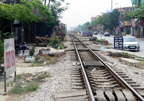 Nam Định: Băng qua đường sắt, lái xe ôm bị tàu hỏa đâm tử vong