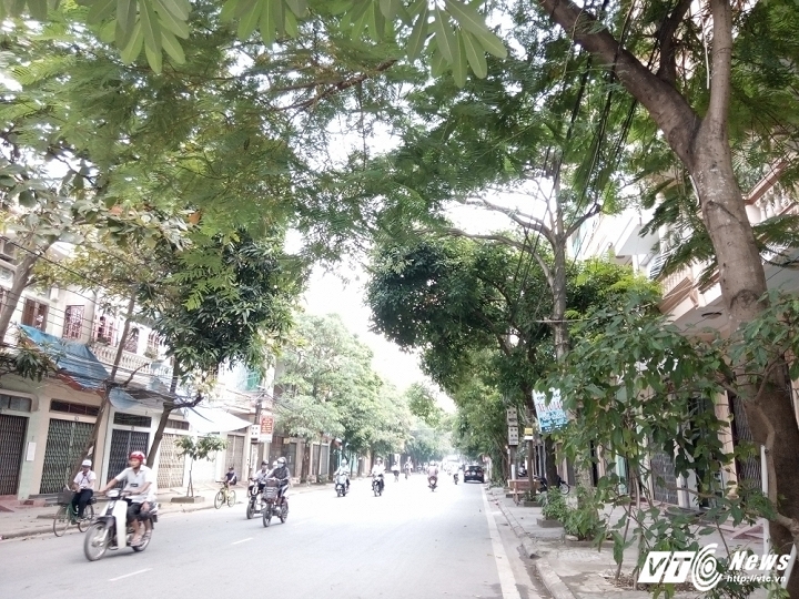 Người dân sống trên đường Nguyễn Đức Thuận xôn xao vụ việc nữ trưởng phòng "bỏ trốn" trong đêm.