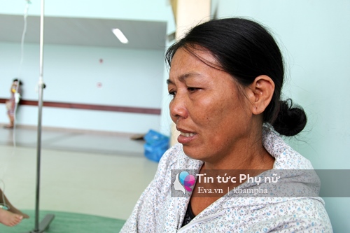 Nam Định: Người mẹ già 7 năm làm bốc vác, ăn “cơm viện” 10 nghìn đồng cứu con ung thư