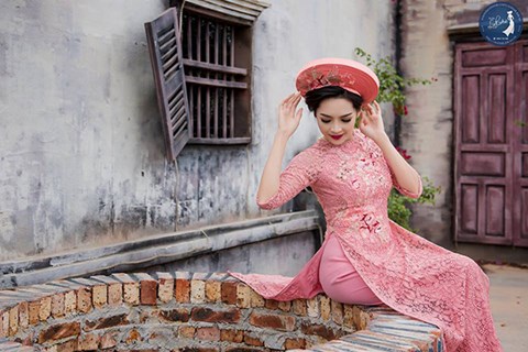 Nam Định: Ấn tượng hotgirl phẫu thuật thẩm mỹ trong bộ sưu tập áo dài cưới
