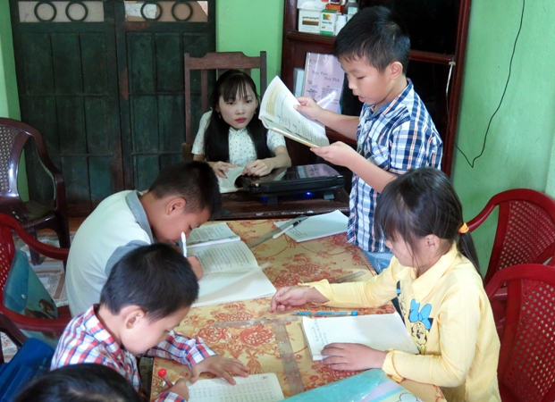 Lớp học tại nhà của cô giáo Nguyễn Thị Ngọc Tâm ở xã Yên Quang, huyện Ý Yên, tỉnh Nam Định. Ảnh: Văn Đạt - TTXVN
