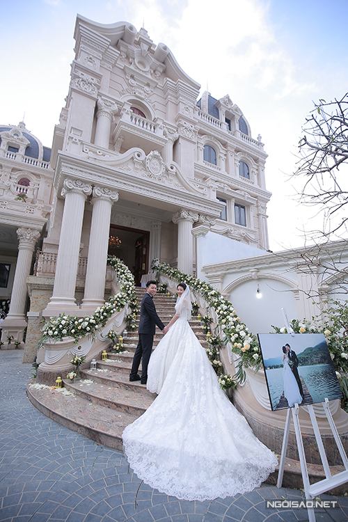 Ngày 14/12 vừa qua, lễ thành hôn của cặp đôi Thanh Tùng - Ngọc Trâm được tổ chức ở nhà riêng của chú rể tại Nam Định. Tiệc mừng đám cưới diễn ra vào buổi tối cùng ngày.