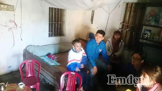 Vụ Bản: Xót xa cảnh bần hàn của gia đình 3 người bệnh tật bữa đói bữa no trong căn nhà dột nát