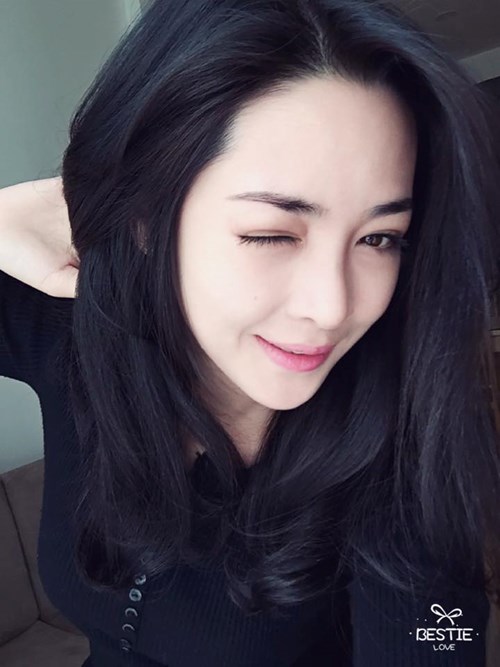 Khuôn mặt đẹp sau khi thẩm mỹ đã mang đến cho hot girl Vũ Thanh Quỳnh một diện mạo mới cùng với đó là một con đường nghệ thuật tươi sáng. Ảnh trong bài: Facebook nhân vật.