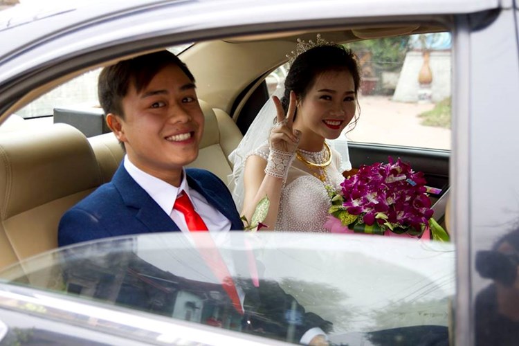 Cô dâu Nguyễn Phương và chú rể Trần Vịnh hạnh phúc trong ngày cưới hôm 22/1 vừa qua. Ảnh nhân vật cung cấp.