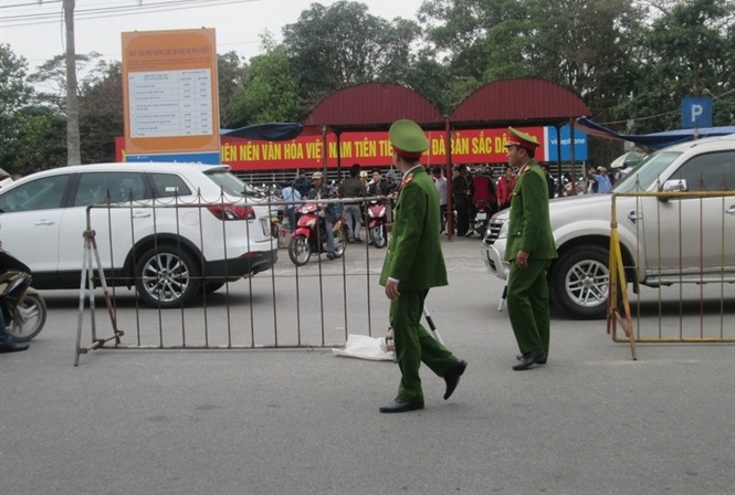 Hơn 1.000 cảnh sát tham gia bảo vệ lễ Khai ấn Đền Trần