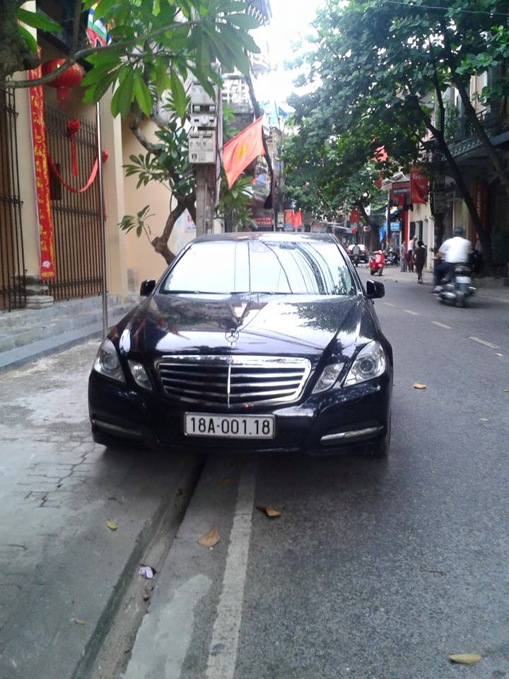 Chiếc Mercedes E250  mang biển đẹp Nam Định biển số 1.18 có nghĩa là “nhất Nam Định” chiếc xe được nhiều lời khen trên các mạng xã hội