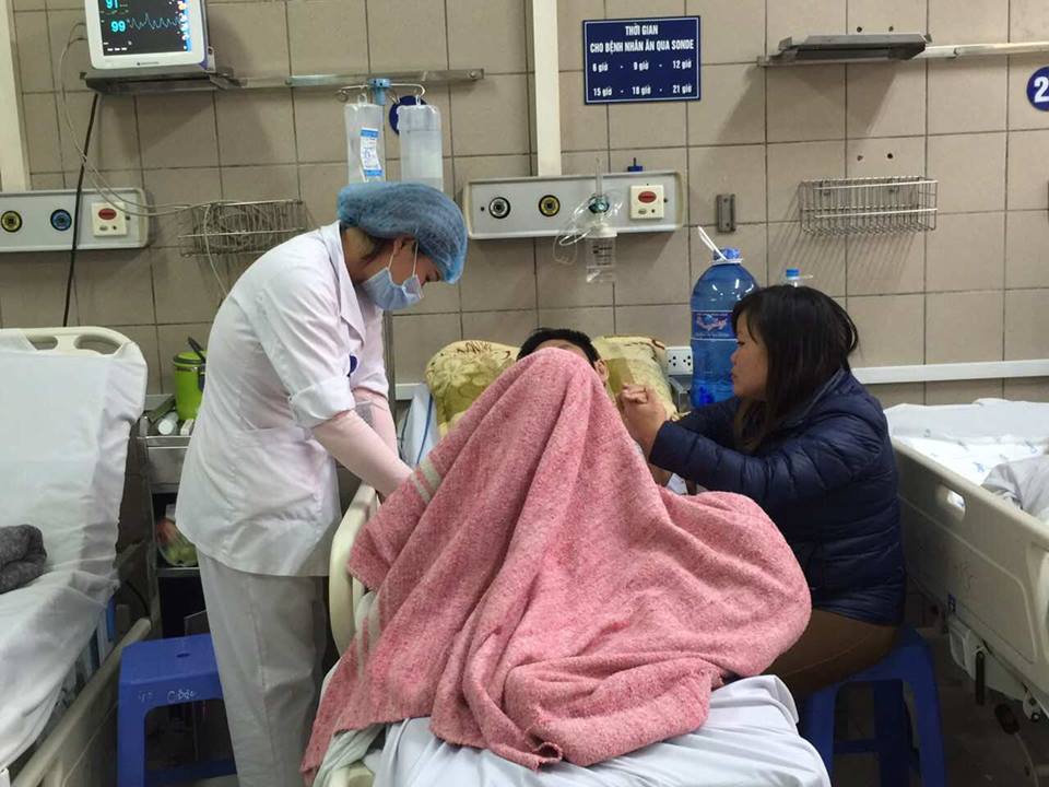 Nam Định: Uông rượu liên tục 3 ngày, bệnh nhân ngộ độc methanol nguy kịch