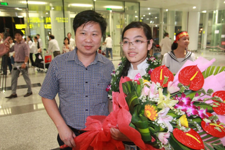 Đinh Thị Hương Thảo - cô gái của đoàn Việt Nam đoạt Huy chương vàng Olympic Vật lý quốc tế.