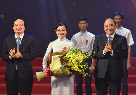 Thảo cũng là nữ sinh duy nhất trong 3 người vinh dự được nhận Huân chương Lao động hạng Ba do đích thân Thủ tướng Nguyễn Xuân Phúc trao tặng.